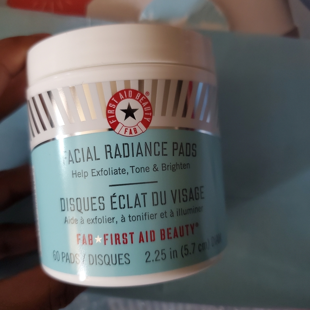 First aid beauty facial pads